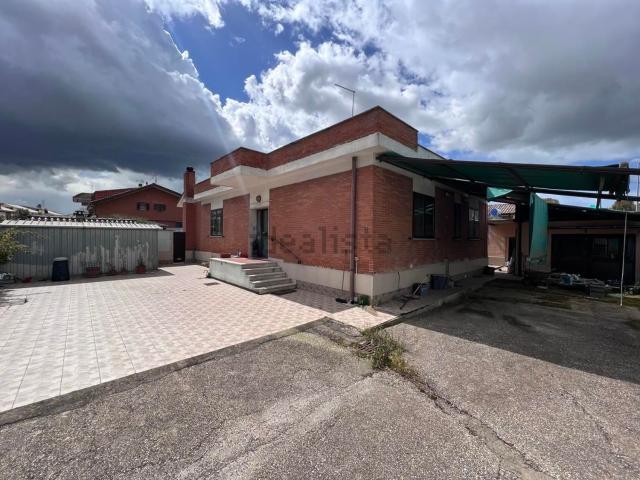 Casa in vendita a Stagni di Ostia, Roma Capitale
