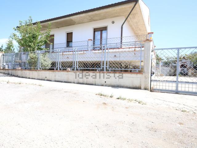 Casa in vendita a Roseto Degli Abruzzi, Abruzzo