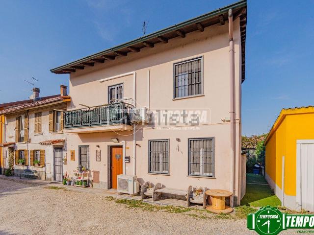 Casa in vendita a Albuzzano, Pavia