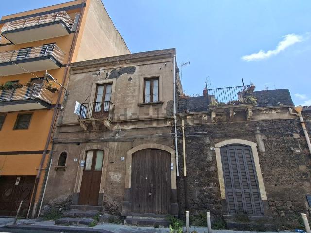 Casa in vendita a Paternò, Catania