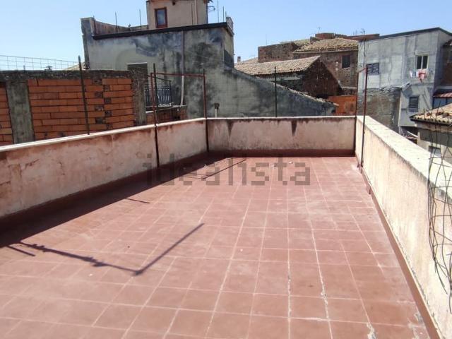 Casa in vendita a Adrano, Catania