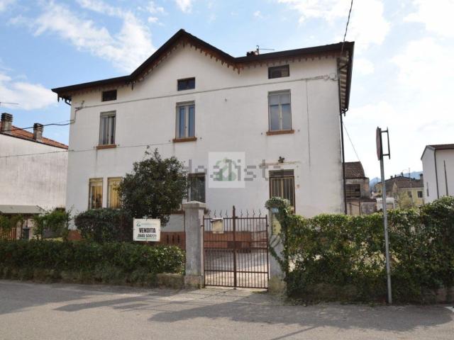 Casa in vendita a Schio, Veneto