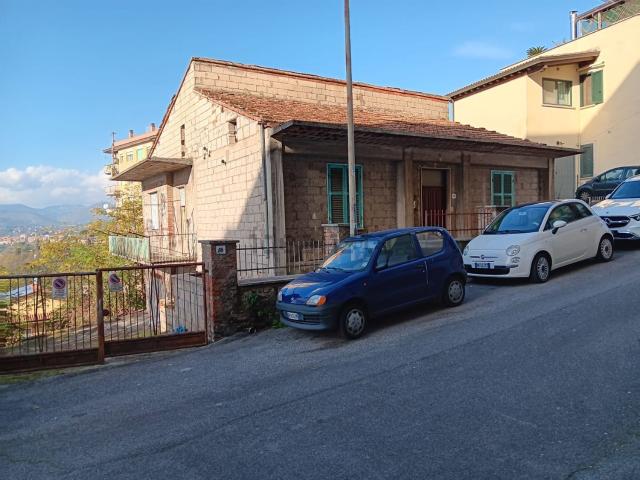 Casa in vendita a Frosinone, Lazio