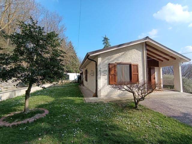 Casa in vendita a Vianino, Varano de' Melegari