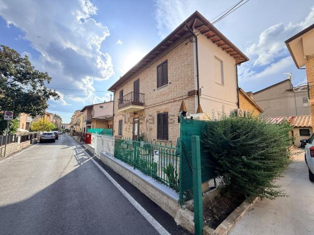 Casa in vendita a Santa Maria degli Angeli, Assisi