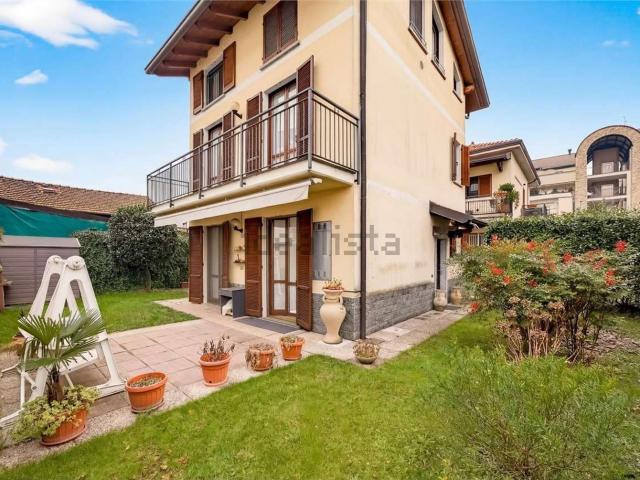 Casa in vendita a Mariano Comense, Como