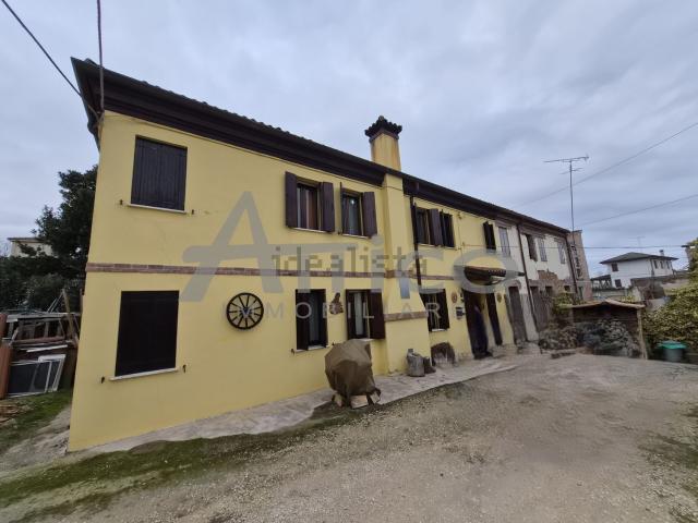 Casa in vendita a Sant'Apollinare, Rovigo