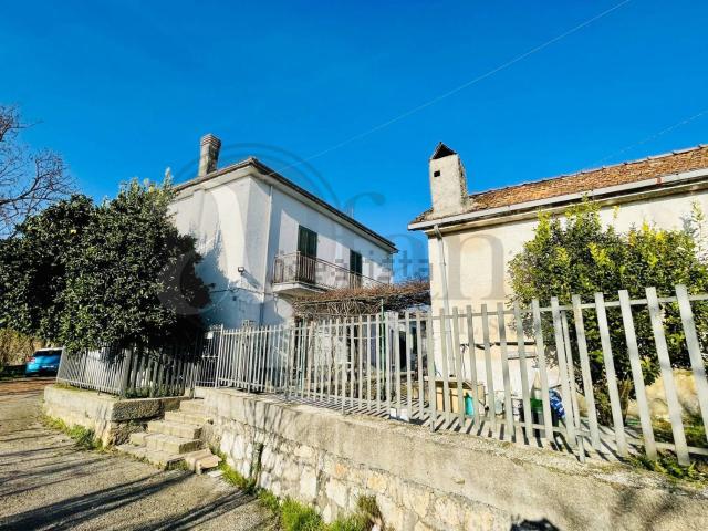 Casa in vendita a Roccasecca, Lazio