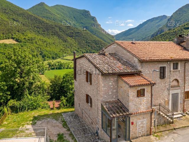 Casa in vendita a Ferentillo, Umbria