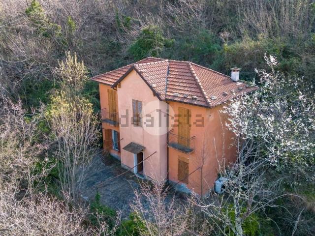 Casa in vendita a Prelà, Liguria