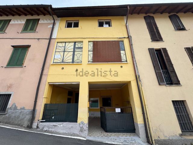 Casa in vendita a Castronno, Lombardia