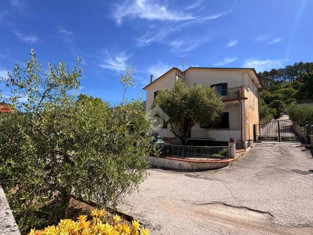 Casa in vendita a Gualdo Tadino, Umbria