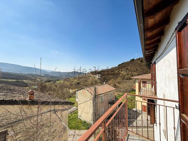 Casa in vendita a Varzi, Lombardia