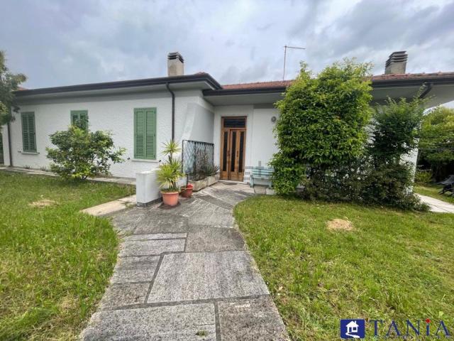 Casa in vendita a Marina di Carrara, Carrara