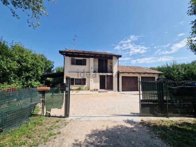 Casa in vendita a Unione Comuni Modenesi Area Nord, Mirandola