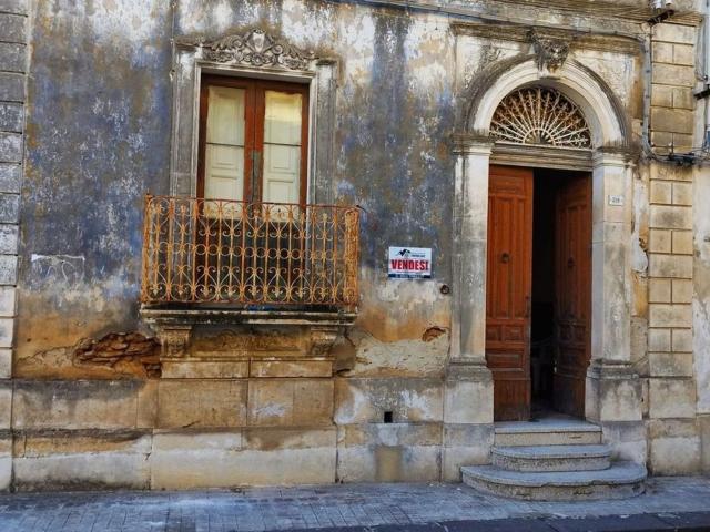 Casa in vendita a Floridia, Sicilia