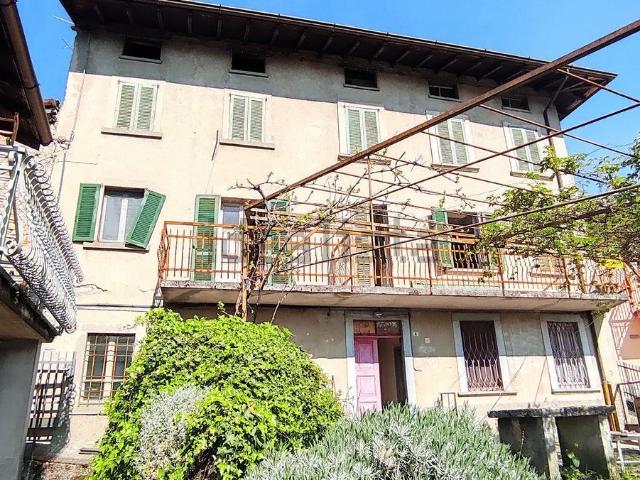 Casa in vendita a Rota D'imagna, Lombardia