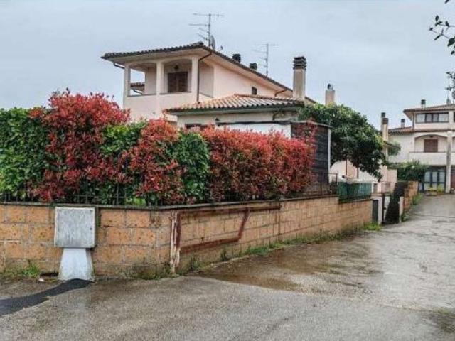 Casa in vendita a Barbarano Romano, Lazio