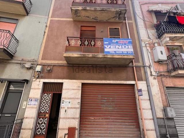 Casa in vendita a Adrano, Catania