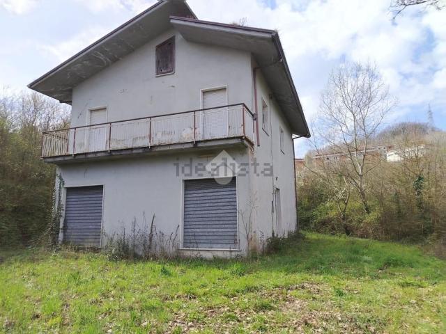 Casa in vendita a Manocalzati, Campania