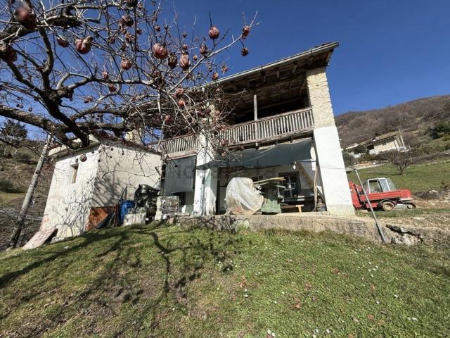 Casa in vendita a Adrara San Martino, Lombardia