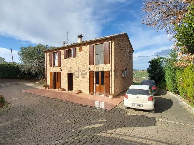 Casa in vendita a Trecastelli, Marche