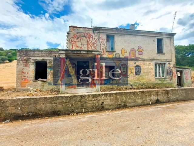 Casa in vendita a Unione dei Comuni della Val Vibrata, Controguerra