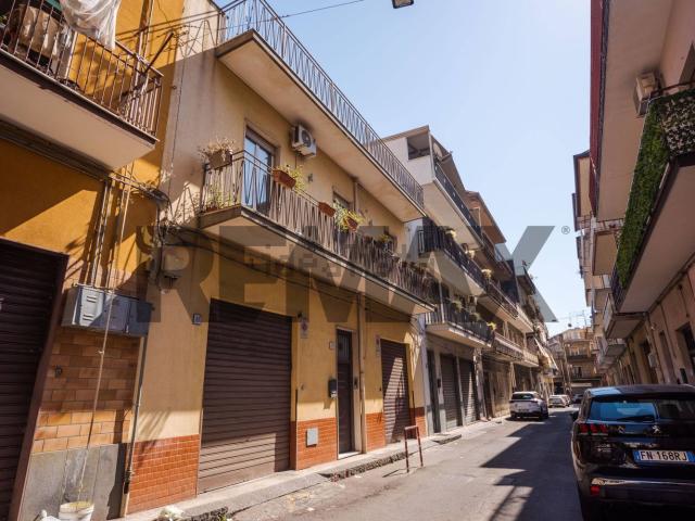 Casa in vendita a Aci Santa Lucia, Aci Catena