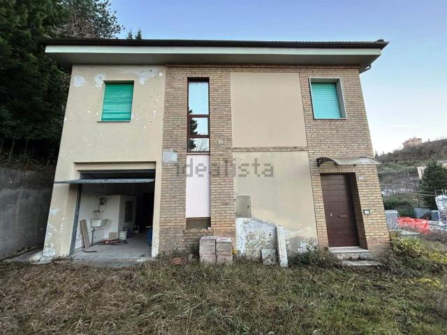 Casa in vendita a Castello al Monte, Marche