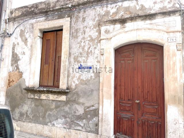Casa in vendita a Santuzzo, Floridia
