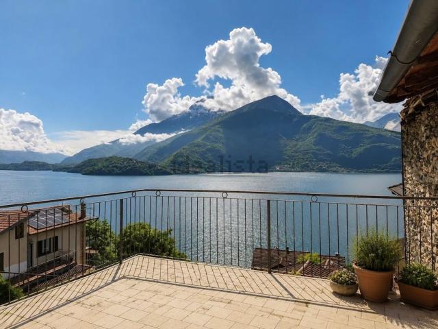 Casa in vendita a Musso, Lombardia