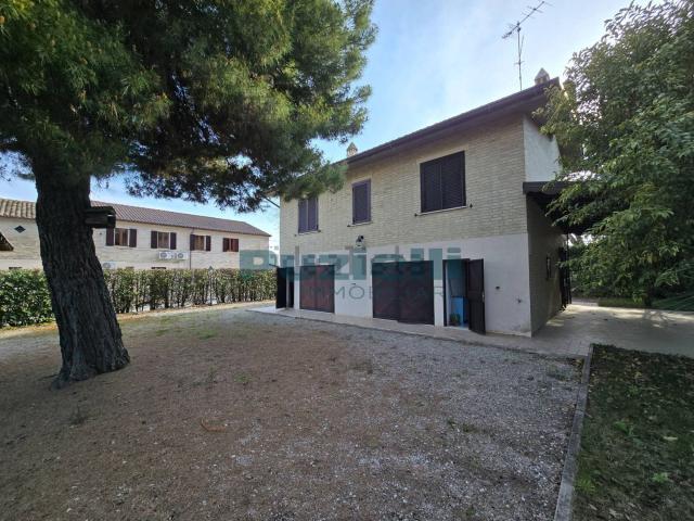 Casa in vendita a Forche di Tenna, Montottone
