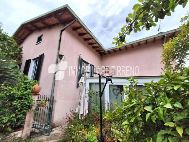 Casa in vendita a Cervara, Marina Di Massa
