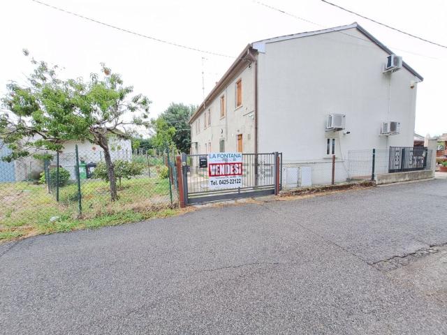 Casa in vendita a Rovigo, Veneto