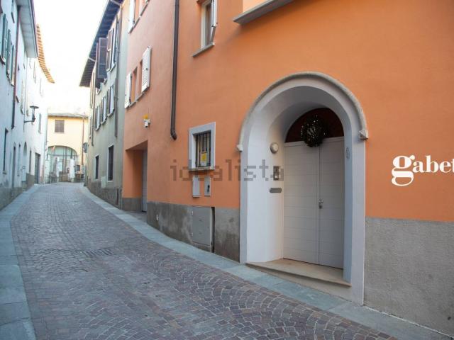 Casa in vendita a Calolziocorte, Lombardia