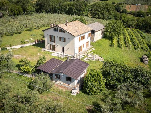 Casa in vendita a Montefalco, Umbria