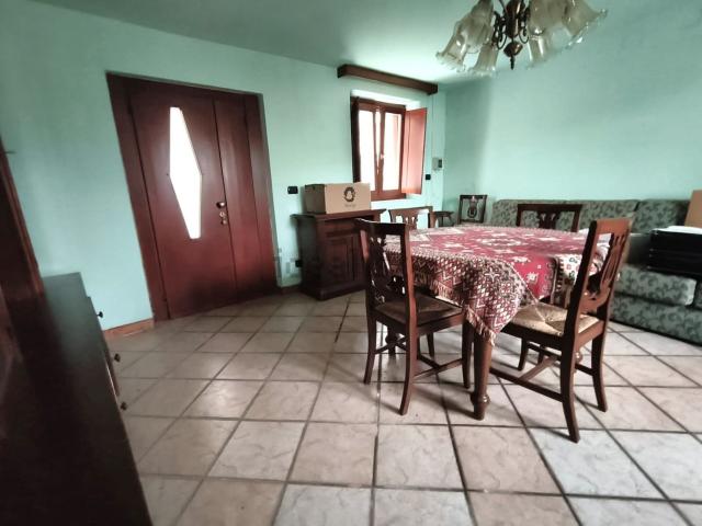 Casa in vendita a Almenno San Bartolomeo, Lombardia