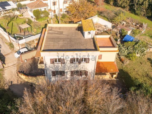Casa in vendita a Le Salzare, Aprilia