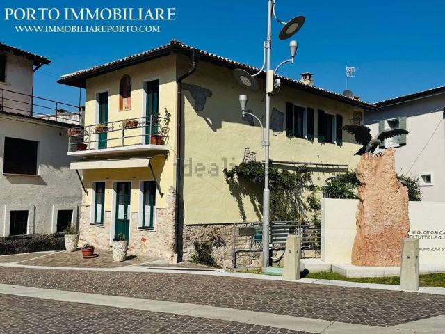 Casa in vendita a Torri Del Benaco, Veneto