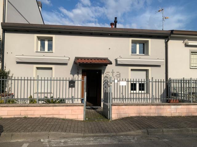 Casa in vendita a Valera, Varedo