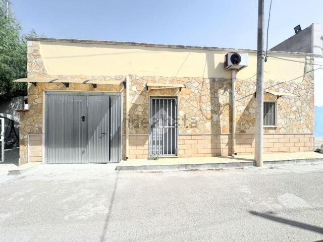 Casa in vendita a Quota 11, Puglia