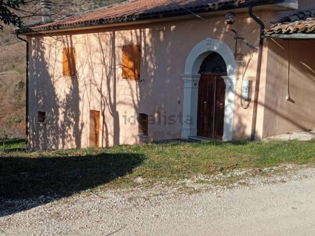 Casa in vendita a Genga, Ancona