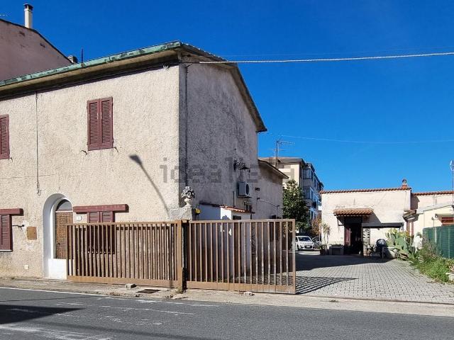 Casa in vendita a Collesalvetti, Toscana