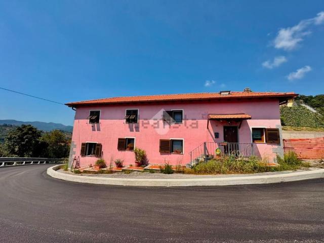 Casa in vendita a Sant'olcese, Liguria