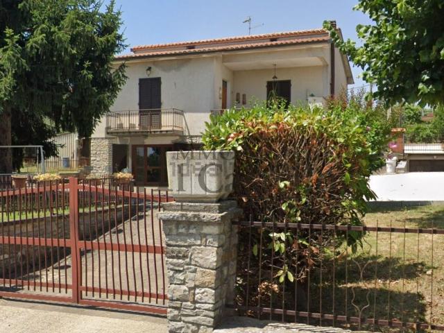 Casa in vendita a Macchie, Gioiella
