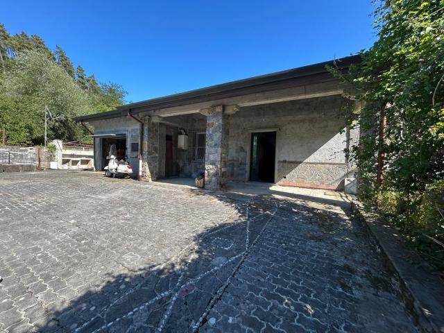 Casa in vendita a Vezzano Ligure, Liguria