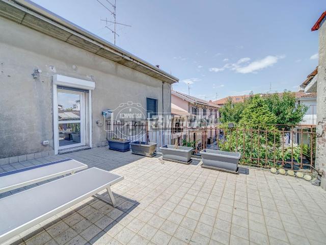 Casa in vendita a Cairate, Lombardia