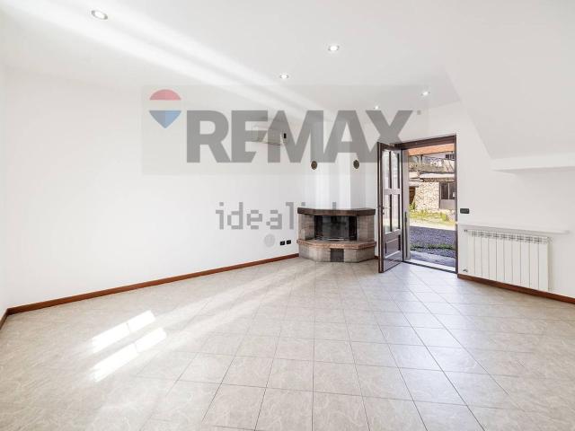 Casa in vendita a Oltresempione, Legnano