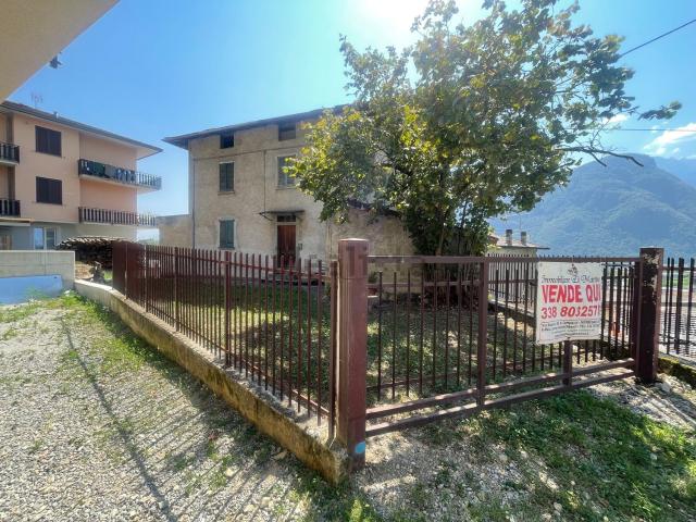 Casa in vendita a Ardenno, Lombardia