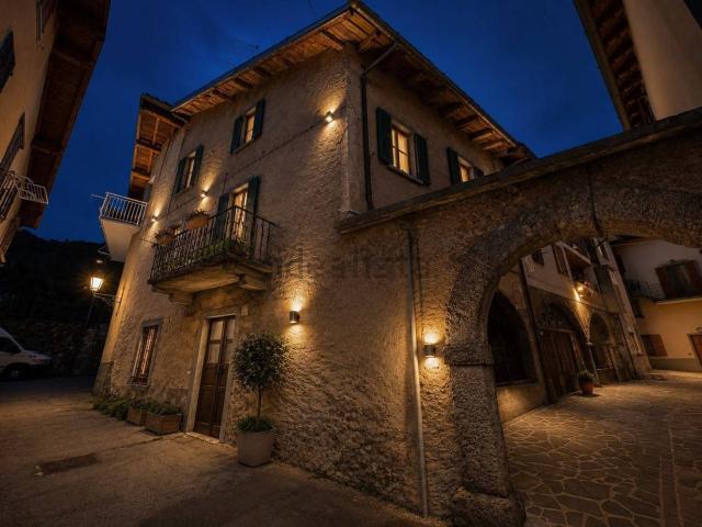 Casa in vendita a Dorga, Castione Della Presolana